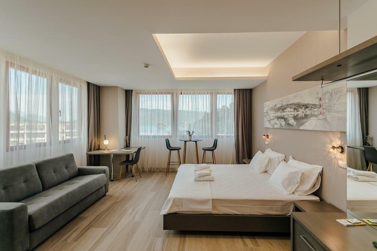 Centar Novi Hotell Herceg Novi Eksteriør bilde